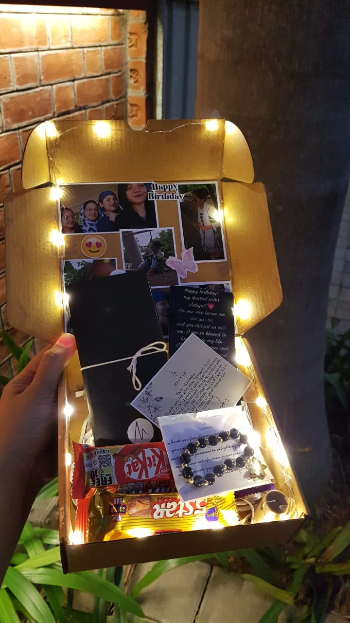 Memoriz Hamper - Gift Hamper for Her with Memory Card and Chocolates