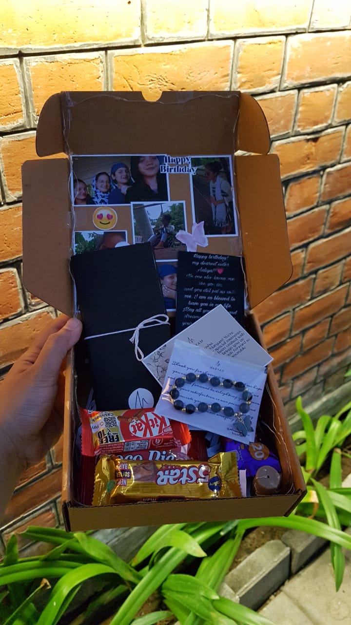 Memoriz Hamper - Gift Hamper for Her with Memory Card and Chocolates