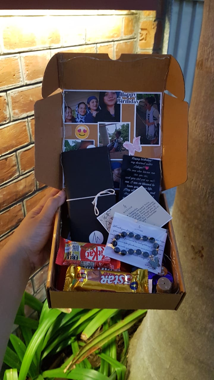 Memoriz Hamper - Gift Hamper for Her with Memory Card and Chocolates
